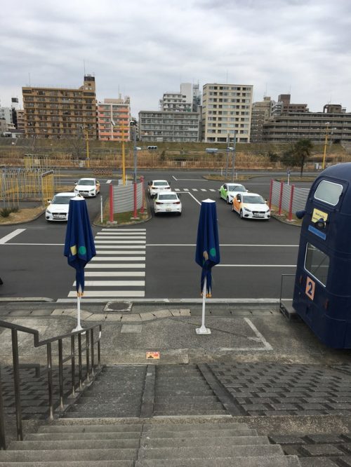 横浜校　下り階段