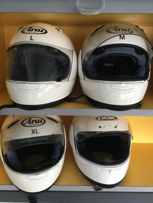 横浜校（※旧：綱島校）ロンドンバス２階　貸ヘルメット　アライとOGKフルフェイス